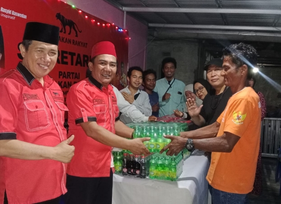 DPW Gerakan Rakyat Sulteng Salurkan Bantuan Minuman Lebaran di Kabupaten Sigi