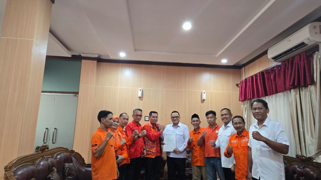 Resmi Terdaftar, DPW Gerakan Rakyat Sultra Terima SKT Partai Politik dari Kanwil Kemenkum
